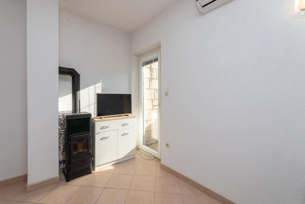 Bento Apartment - Best View On Town And Sea Pucisca Exterior photo