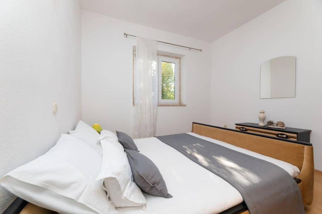 Bento Apartment - Best View On Town And Sea Pucisca Exterior photo
