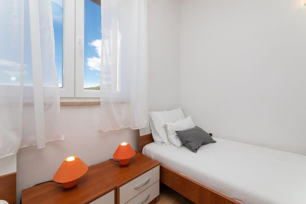 Bento Apartment - Best View On Town And Sea Pucisca Exterior photo